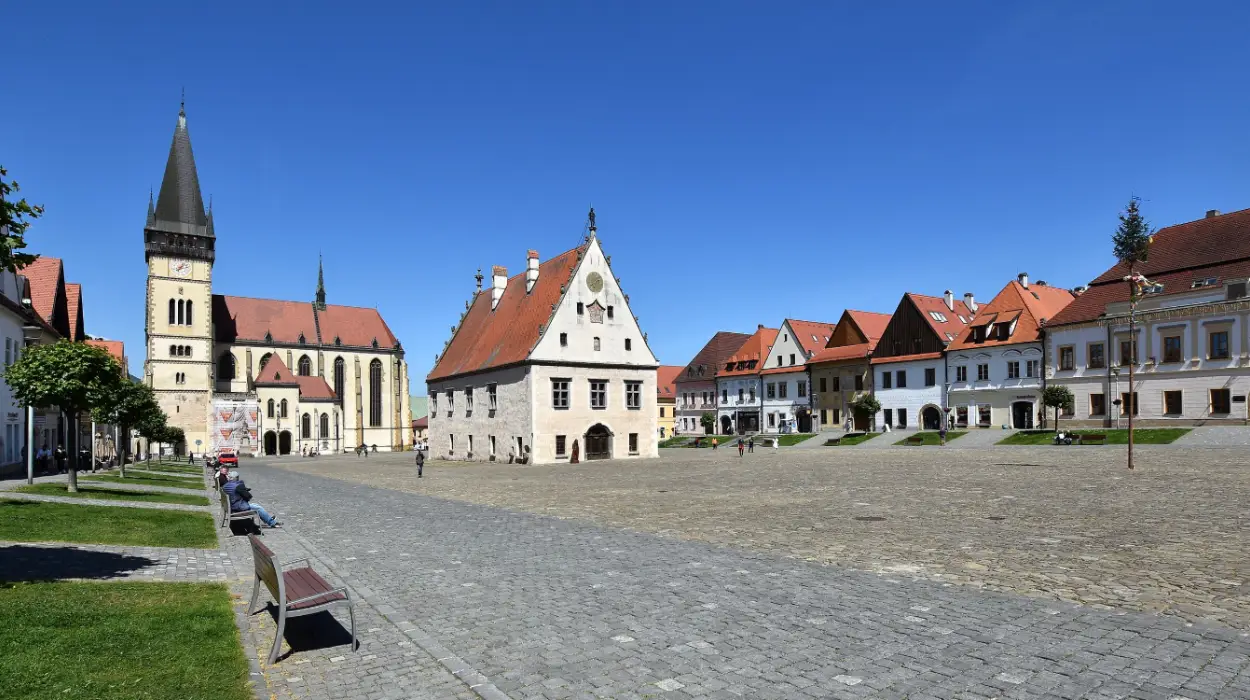 Nottingham Glasshouse Street Machete Attack Teen Hurt, Three Held