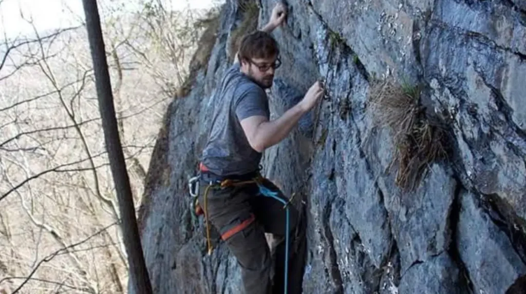 What Specialized Quickdraw Techniques Refine Performance on Steep Schist?
