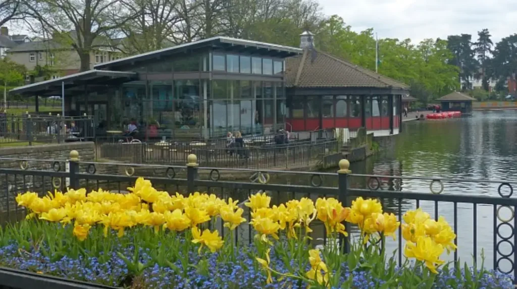 How far is the walk around Roath Park Lake in miles?
