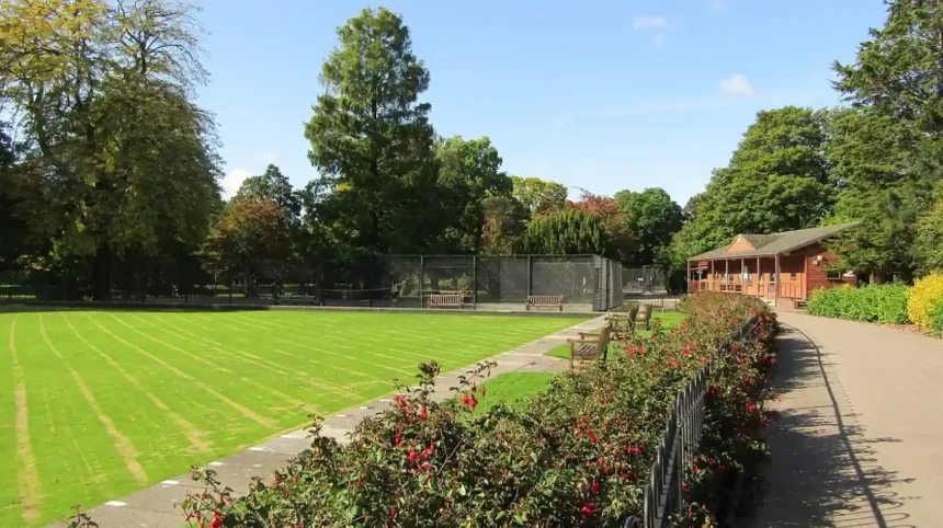 Walking Roath Park Lake: Distance in Miles and Kilometers