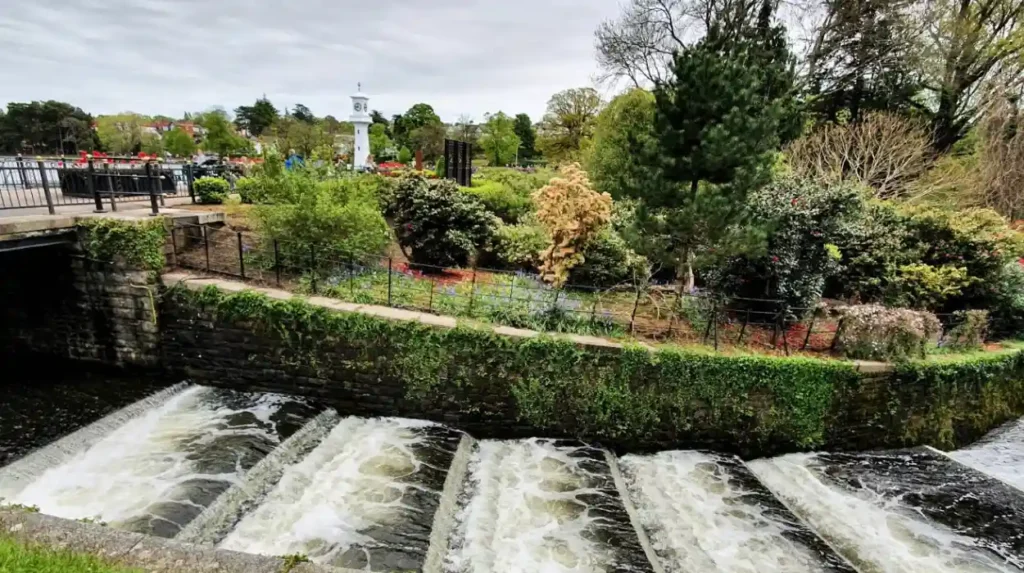 What is the History of Roath Park Lake Since 1894?