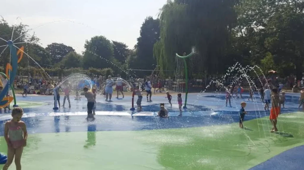 What safety guidelines must cyclists follow in Roath Park?