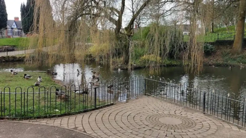 How does Thompson’s Park relate to other Cardiff parks and open spaces?