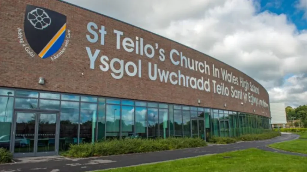 What extracurricular activities and opportunities does St Teilo's offer?