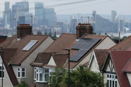 UK House Prices Drop for First Time Since 2023: London 2026