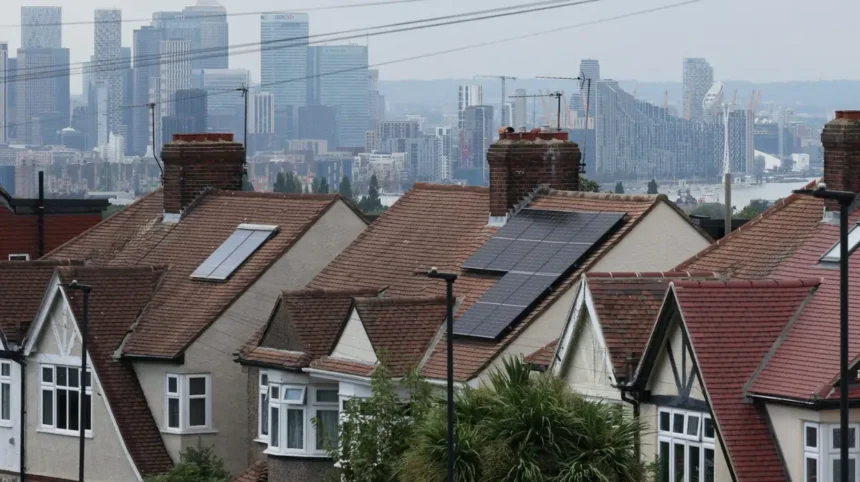 UK House Prices Drop for First Time Since 2023: London 2026