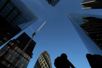 UK Services Growth Hits Four-Month High Amid Rate Pressures London 2026