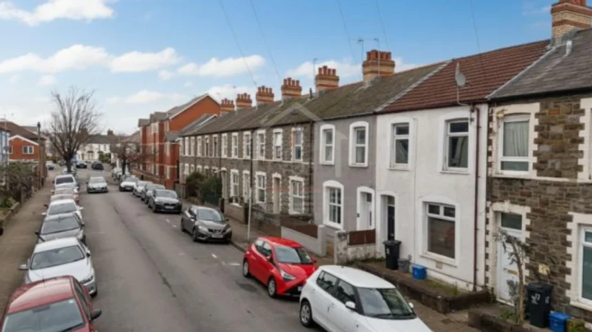 Living in Splott Cardiff Housing, Transport and Local Services